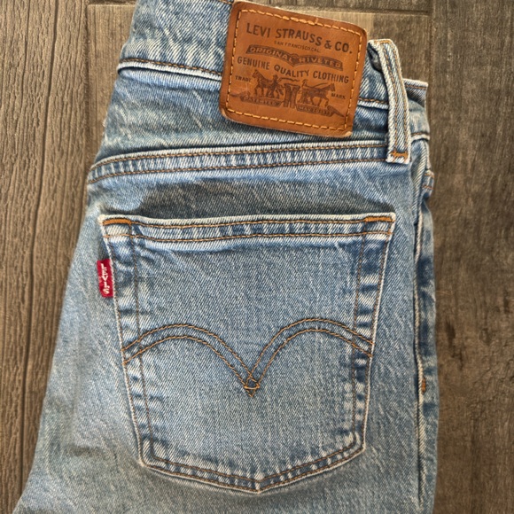 Levi’s - Picture 6 of 8